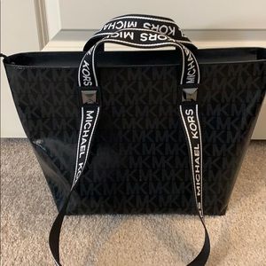 Michael Kors Kallie Medium Convertible Tote